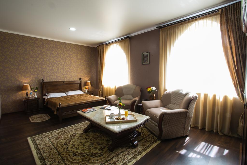 Shah Palace Hotel Bischkek Zimmer foto